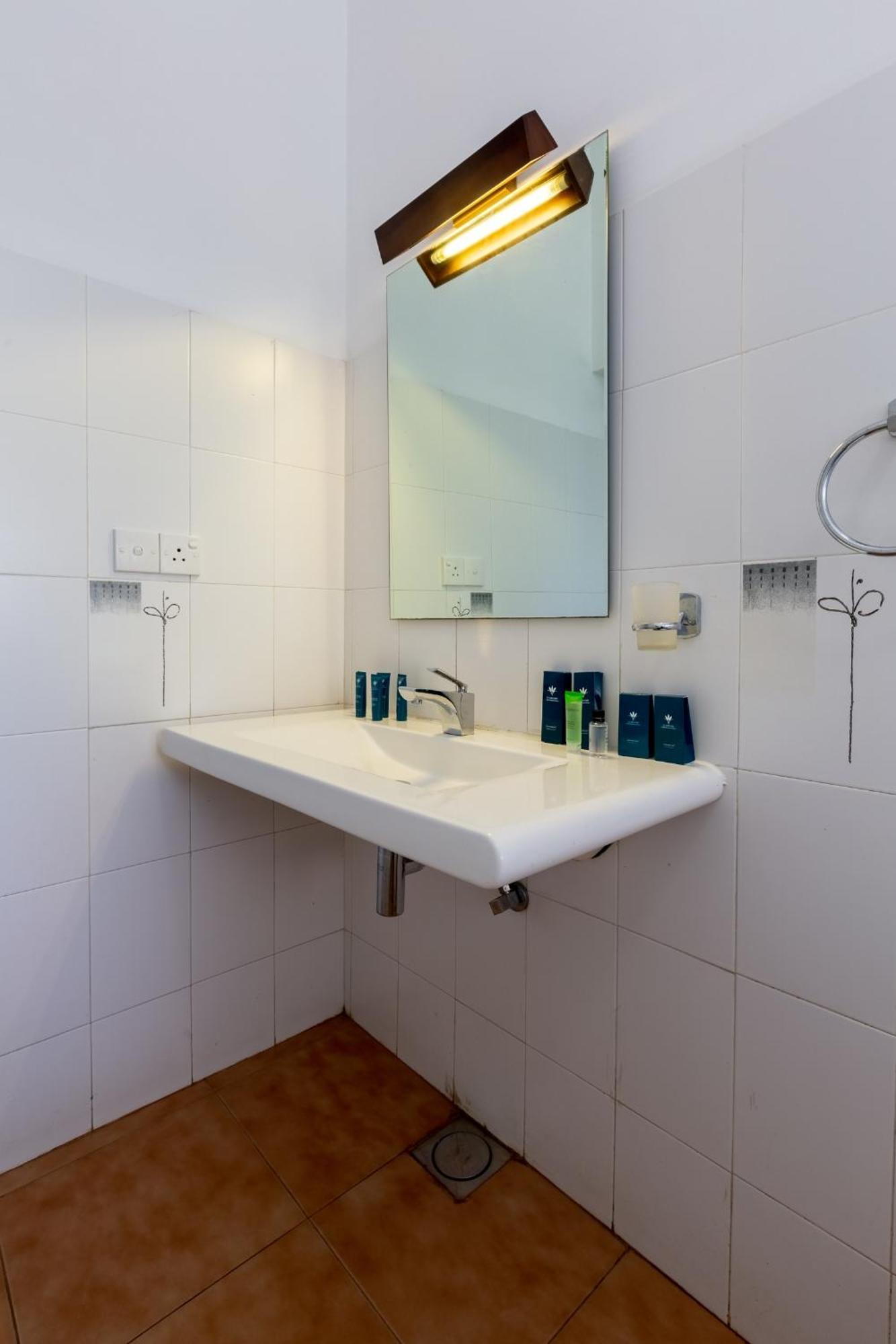 Royal Mount Hotel Dehiwala-Mount Lavinia Room photo